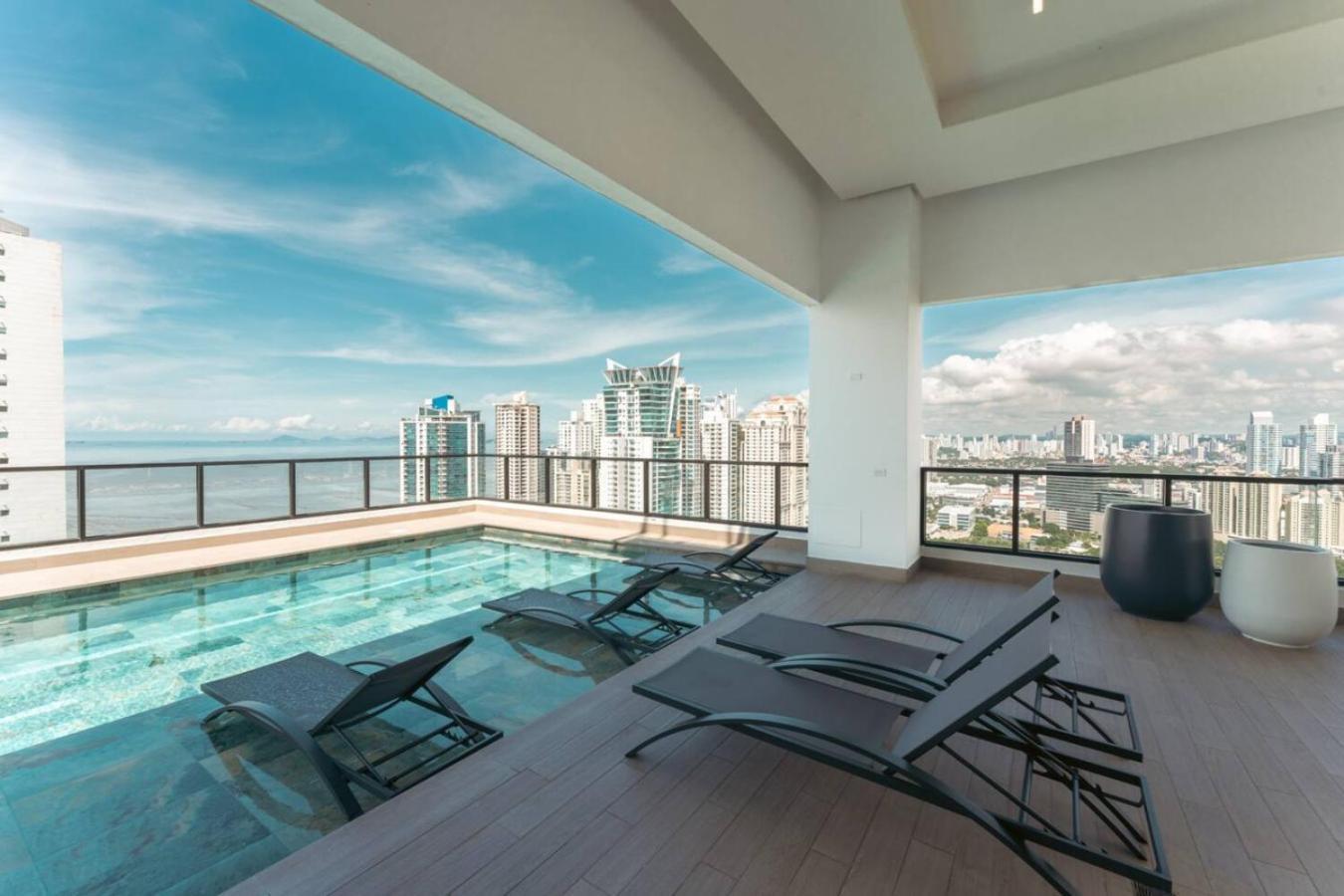 Deluxe Condo Suite 1BR with City View * Panama City