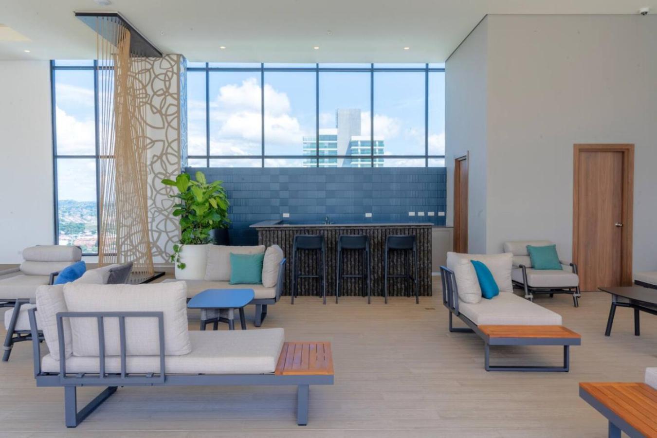 Deluxe Condo Suite 1BR with City View Holiday home *